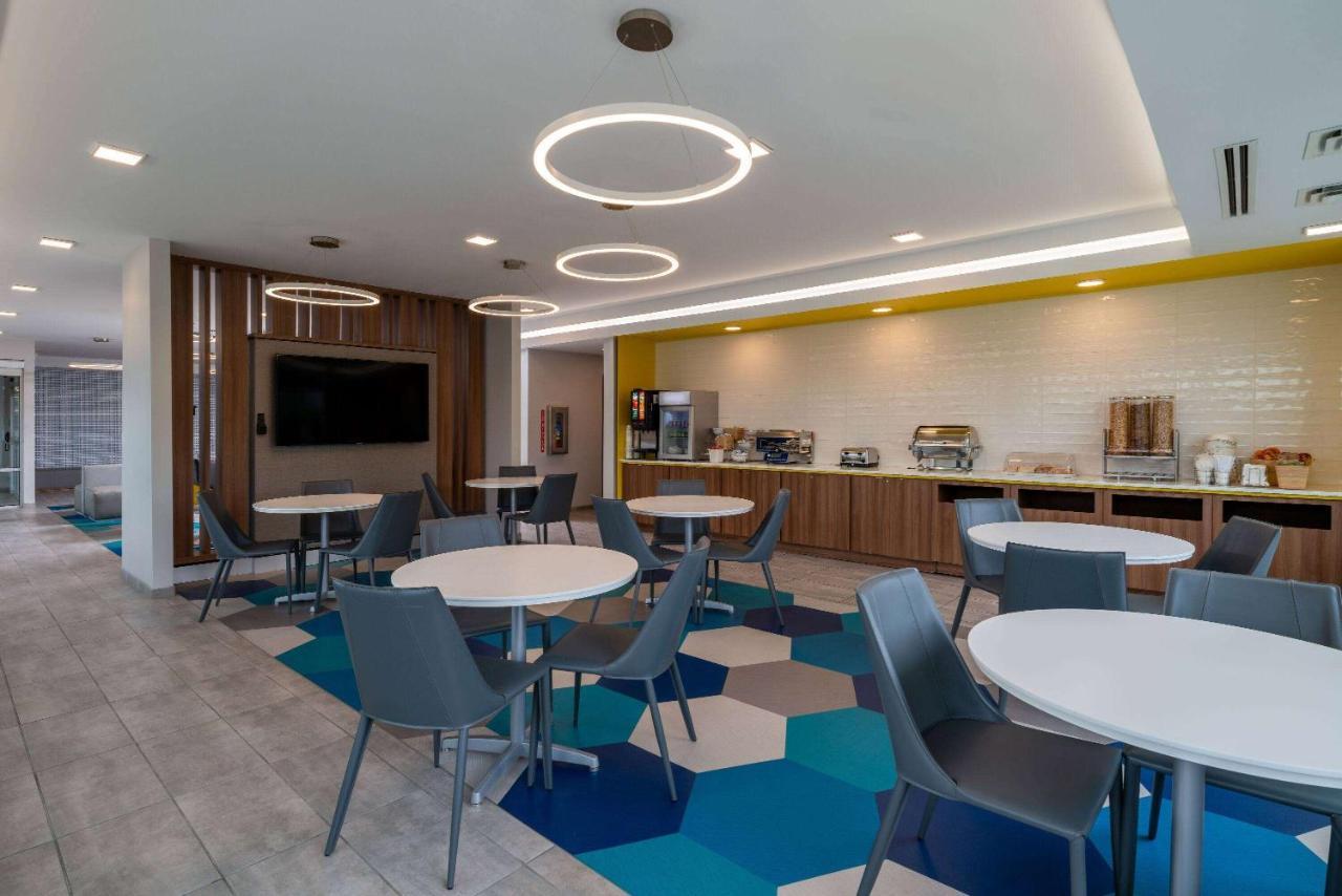 Microtel Inn & Suites By Wyndham Winchester Bagian luar foto
