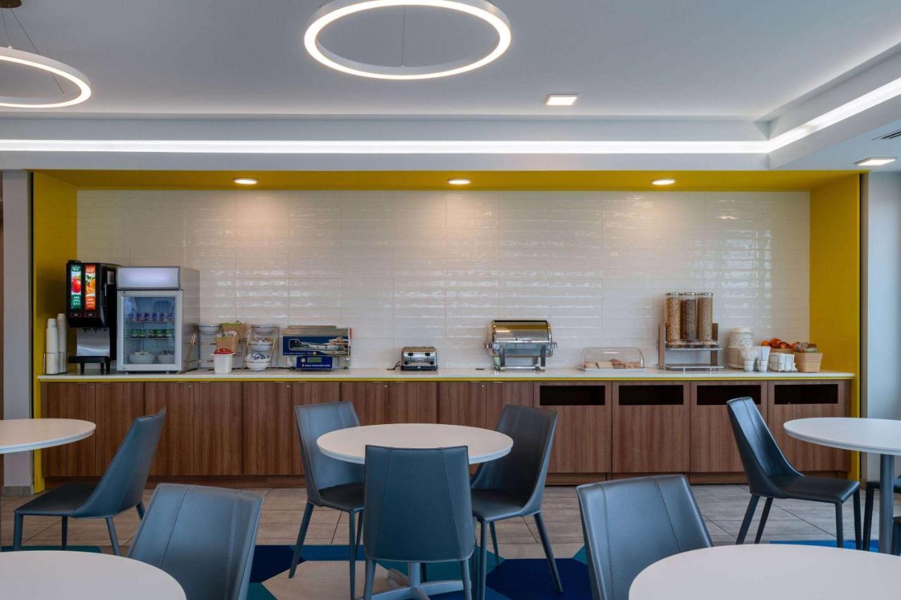 Microtel Inn & Suites By Wyndham Winchester Bagian luar foto