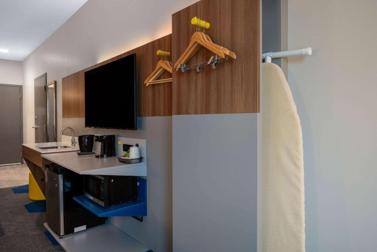 Microtel Inn & Suites By Wyndham Winchester Bagian luar foto