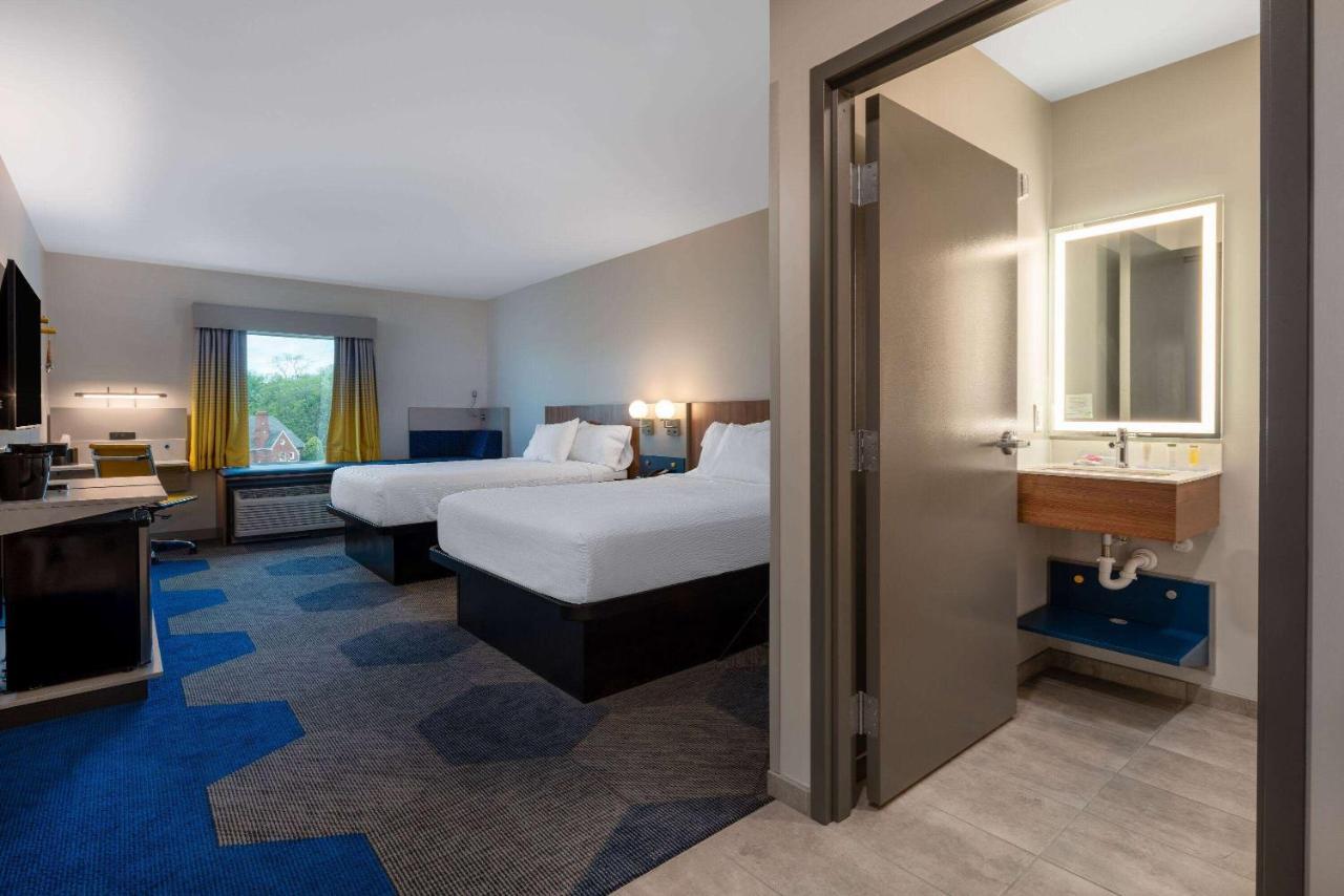 Microtel Inn & Suites By Wyndham Winchester Bagian luar foto