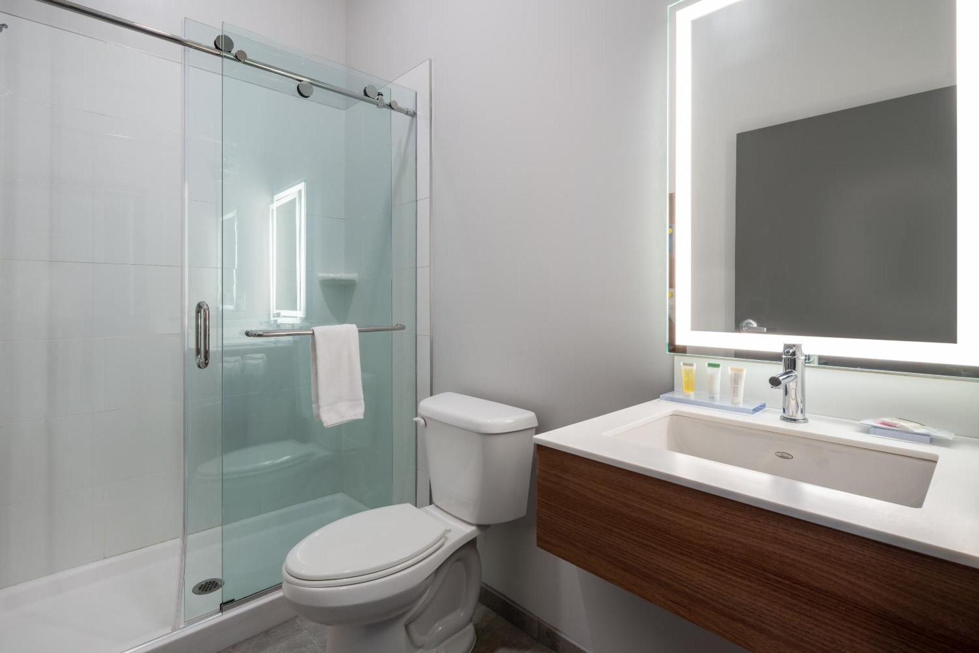 Microtel Inn & Suites By Wyndham Winchester Bagian luar foto