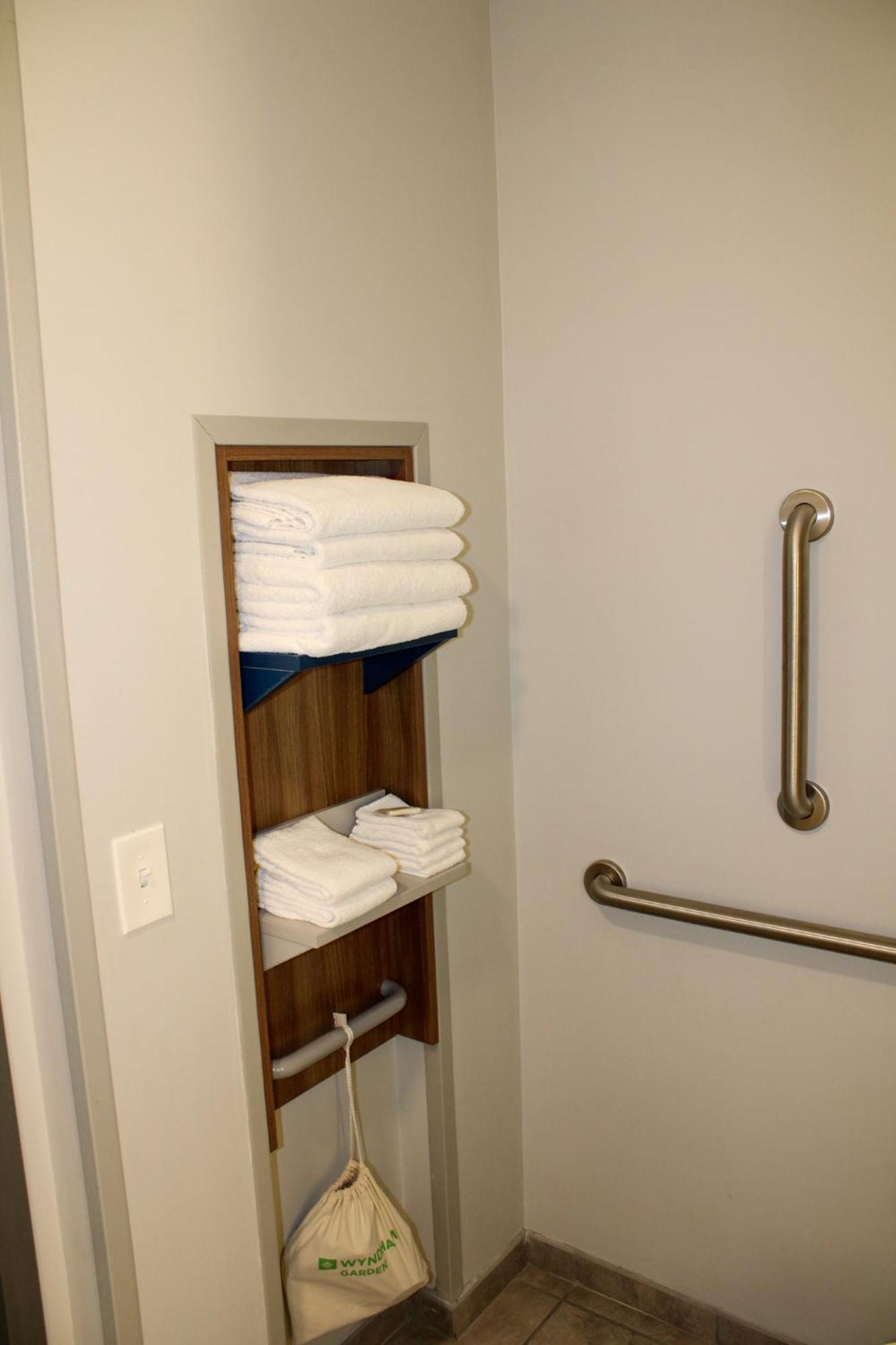 Microtel Inn & Suites By Wyndham Winchester Bagian luar foto