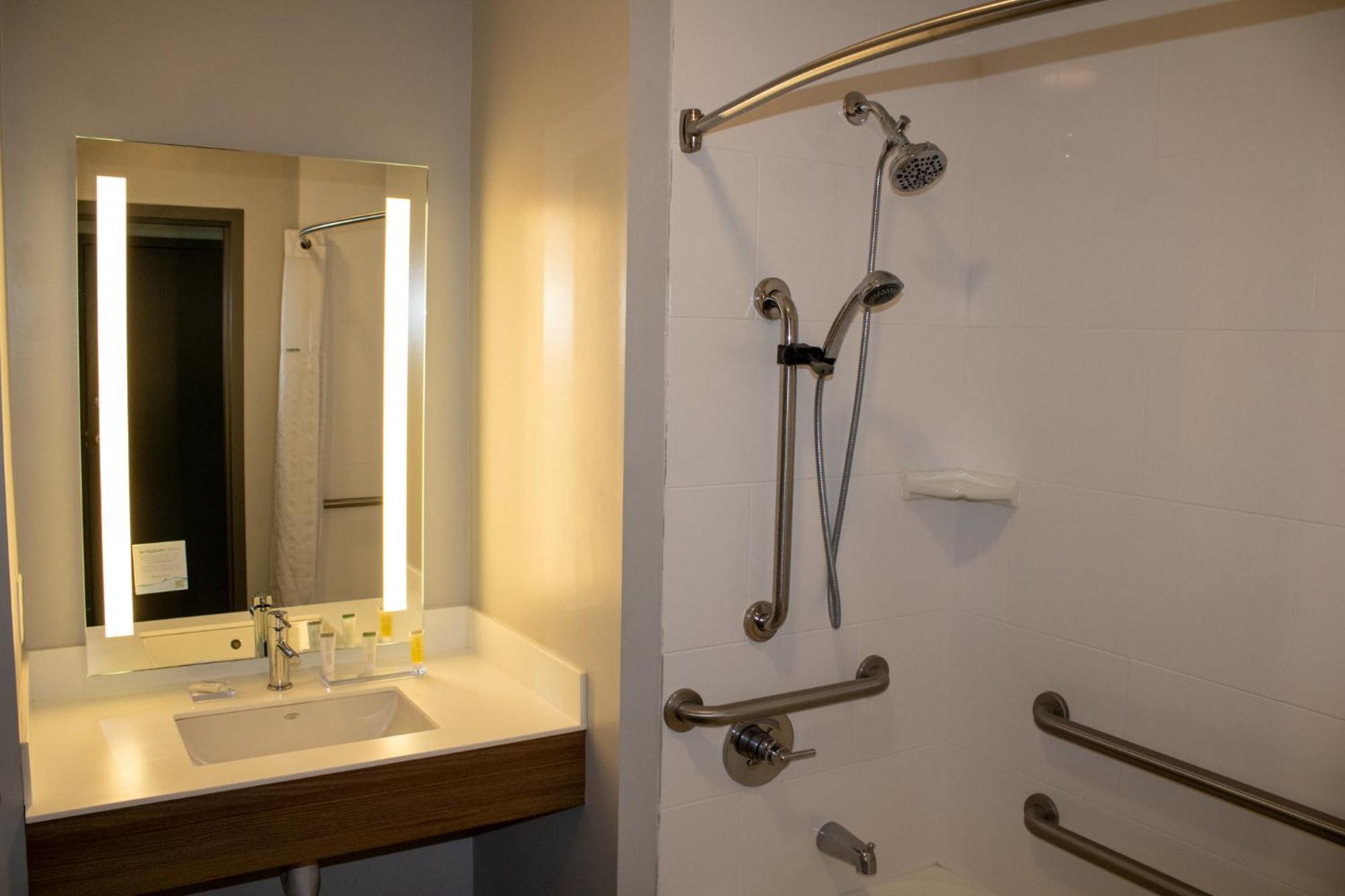 Microtel Inn & Suites By Wyndham Winchester Bagian luar foto